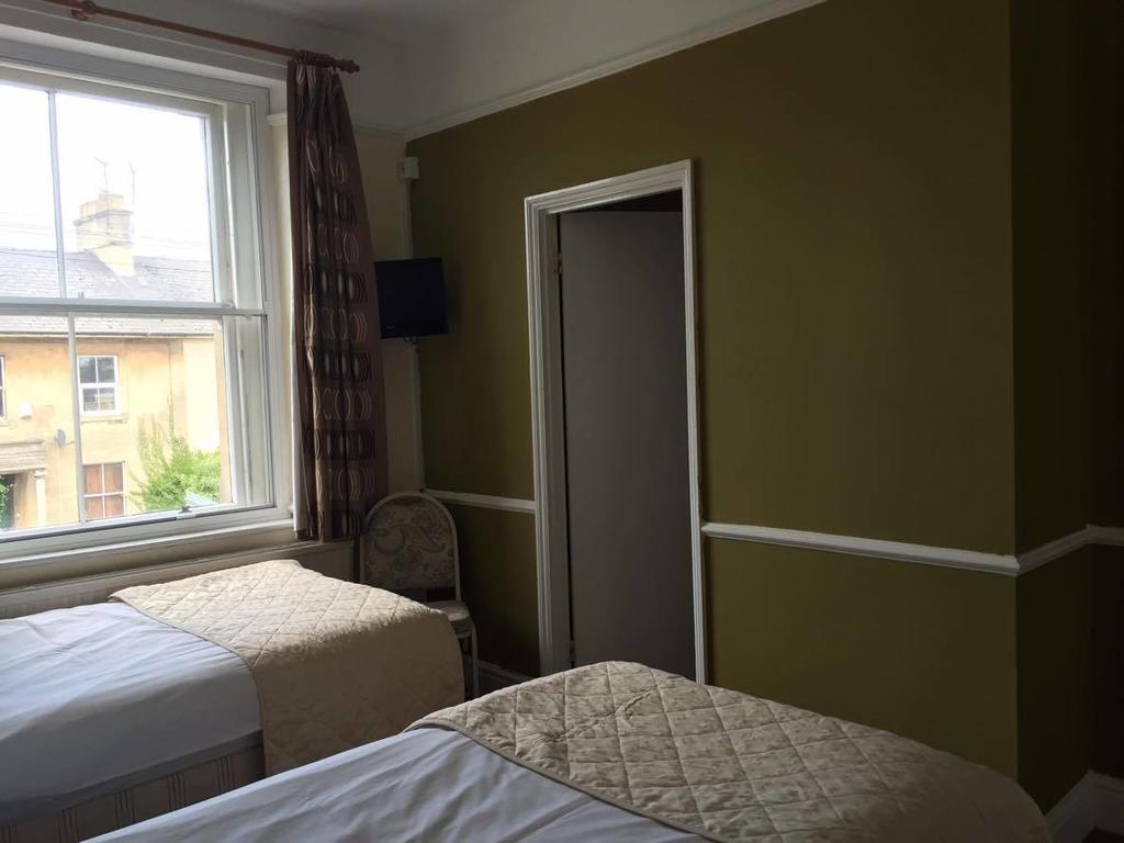 The Pines Guest Accommodation Chippenham  Exterior photo