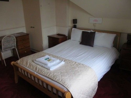 The Pines Guest Accommodation Chippenham  Exterior photo